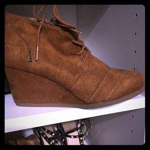 Bongo bootie wedge Size 7